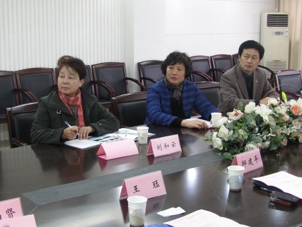 双方进行深入交流