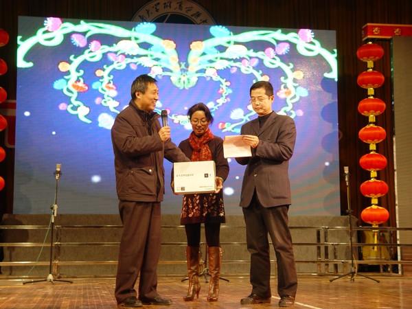 校党委副书记、纪委书记周小浦担任抽奖嘉宾