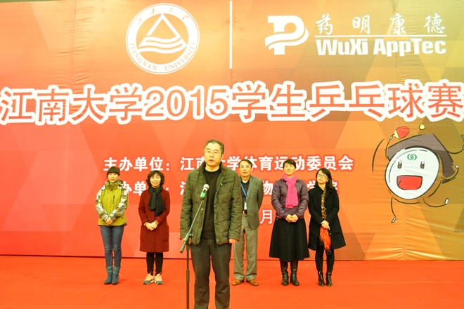 校长办公室主任张光生宣布比赛开始