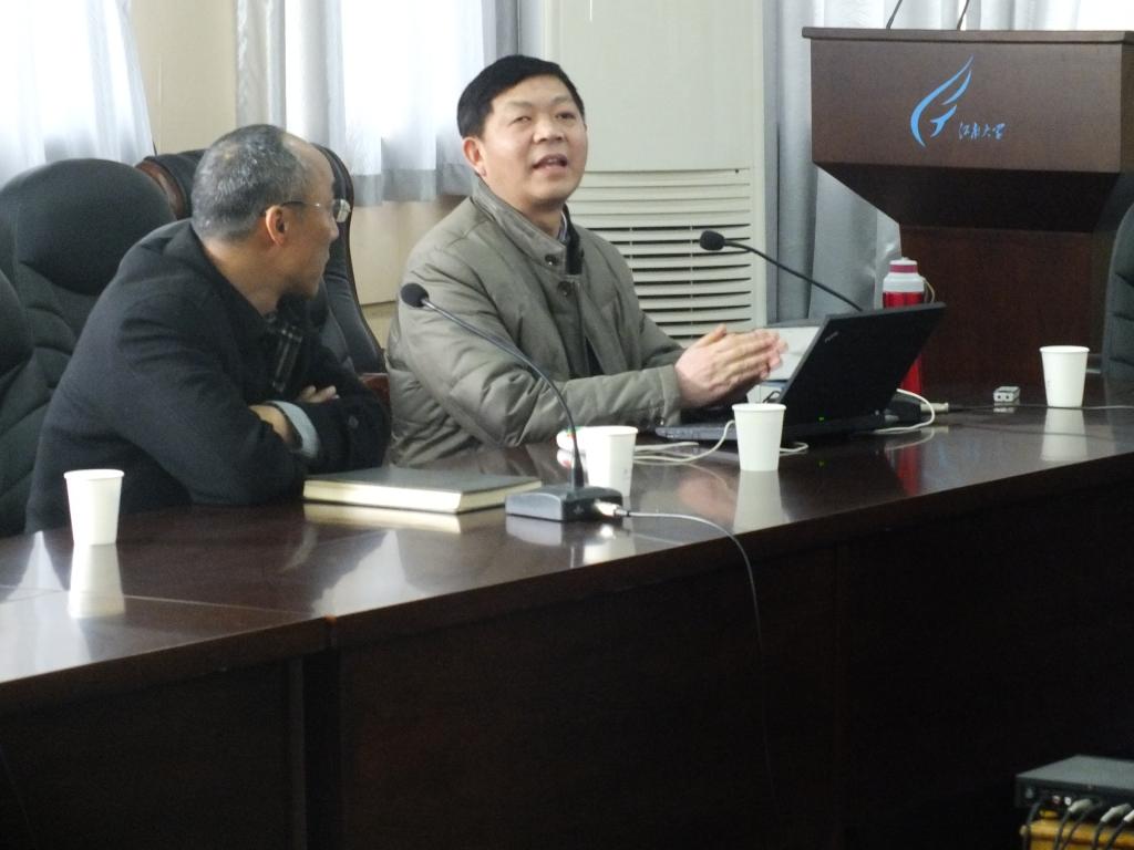 田良臣教授做主题报告.jpg