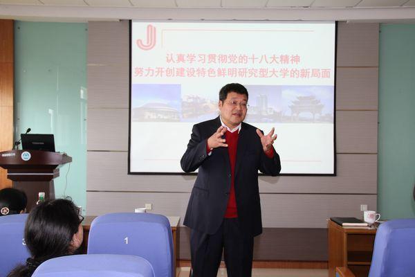 在食品学院和国家重点实验室作报告