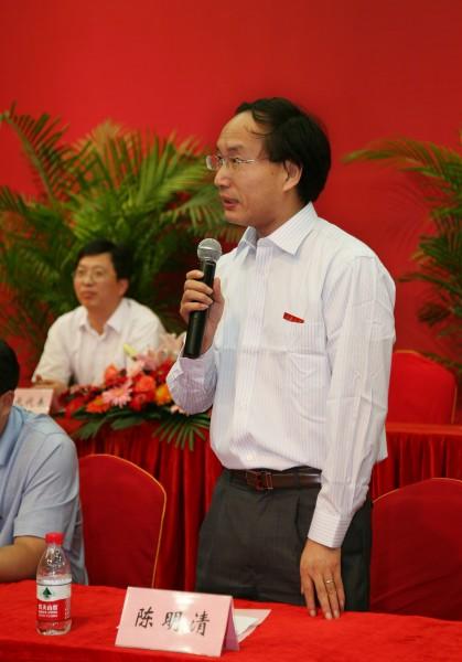 化工学院院长陈明清发表新生寄语