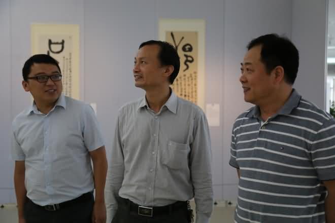 参观书法展