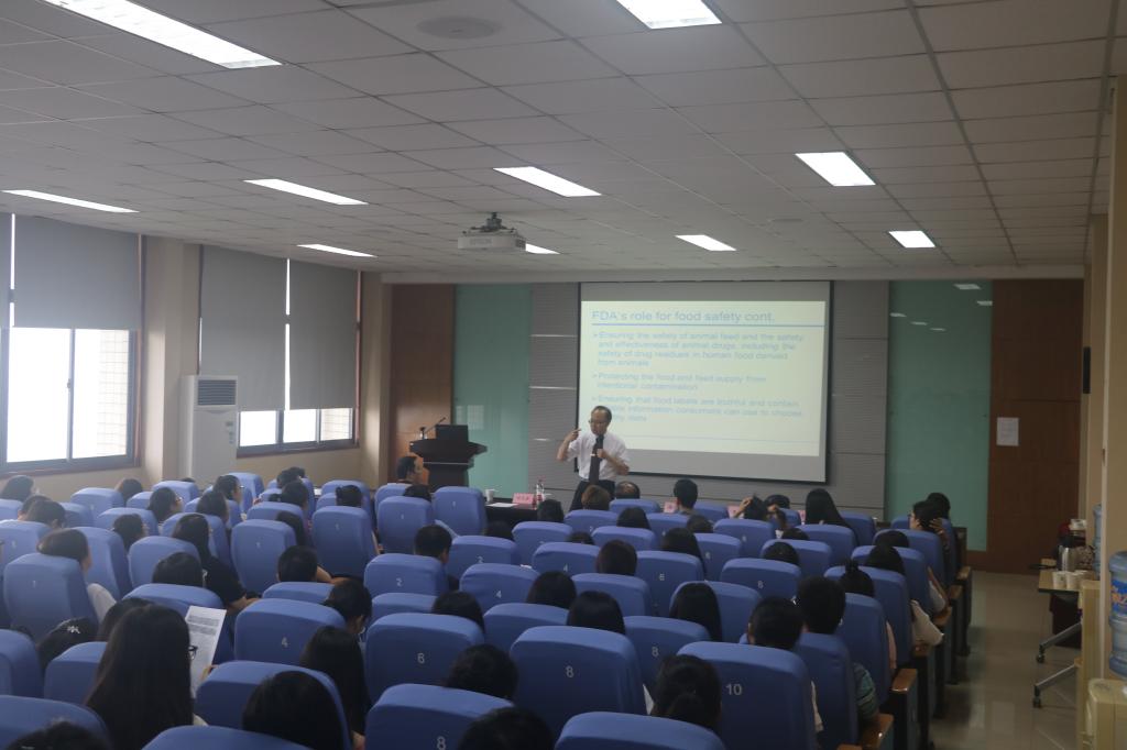 王功明博士为我校师生做学术报告 王功明博士为我校师生做学术报告