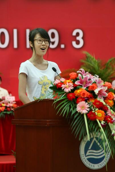 新生代表——设计学院孙婉莹同学发言