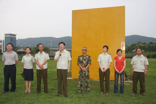 符书记鼓励同学发扬艰苦奋斗作风、圆满完成军训任务