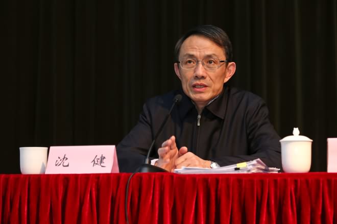 省委宣讲团成员、省委教育工委书记、省教育厅厅长沈健教授作宣讲报告