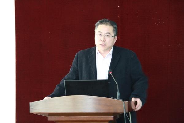 校办主任张光生教授作“提升职业素养，倾心后勤服务——与后勤系统的朋友们谈工作话人生”的报告
