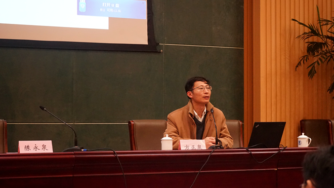 保卫处处长方正泉为师生作了主题为《群防群治、整体联动搭建“消防安全门”》的消防安全讲座