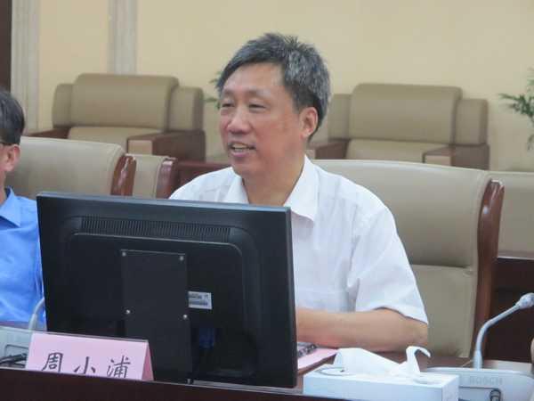 校党委副书记、纪委书记周小浦 介绍学校教学改革、人才培养的相关思路和举措