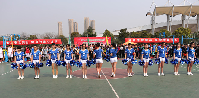 中场啦啦操表演