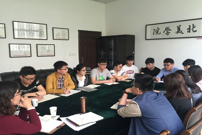 支部组织生活会现场