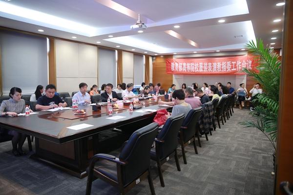 与会人员热烈讨论