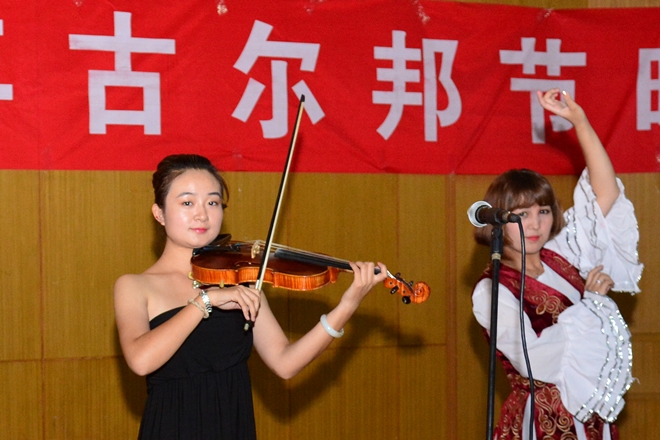 古尔邦节上的小提琴手丁嘉玮