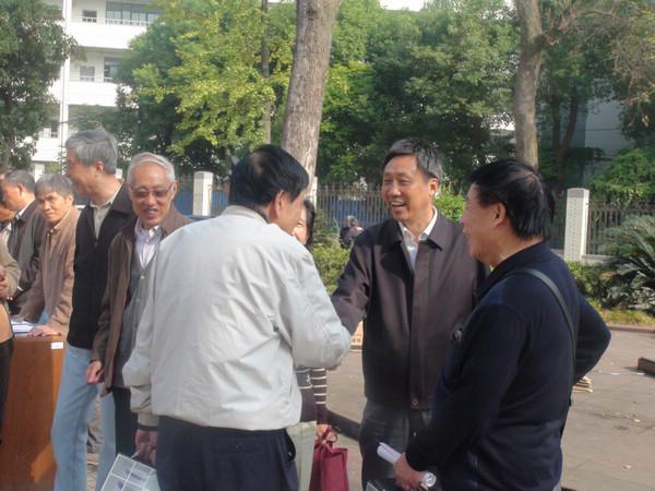 离退休老同志齐聚青山湾，欢度重阳节