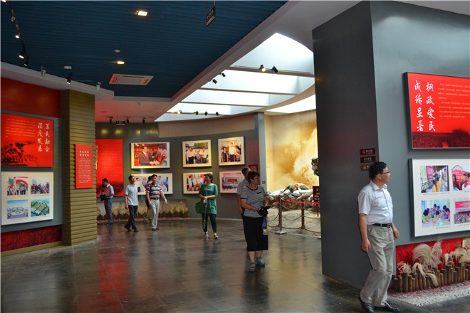 参观活动现场2