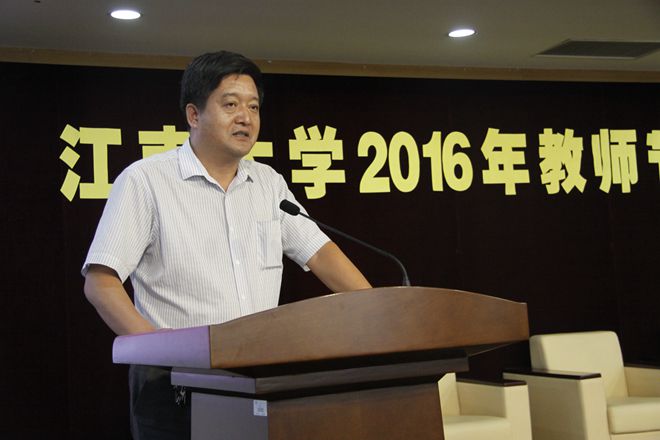 教师代表曹菊生发言