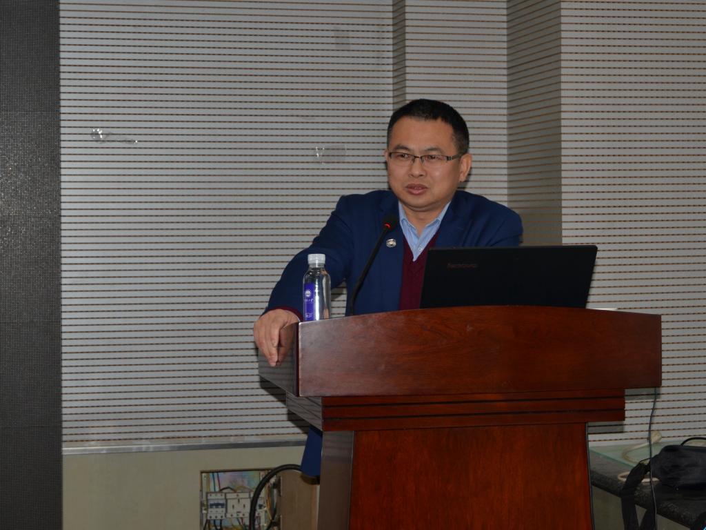 至善学院常务副院长刘立明教授做专题报告纺织科学与工程学院教授徐阳