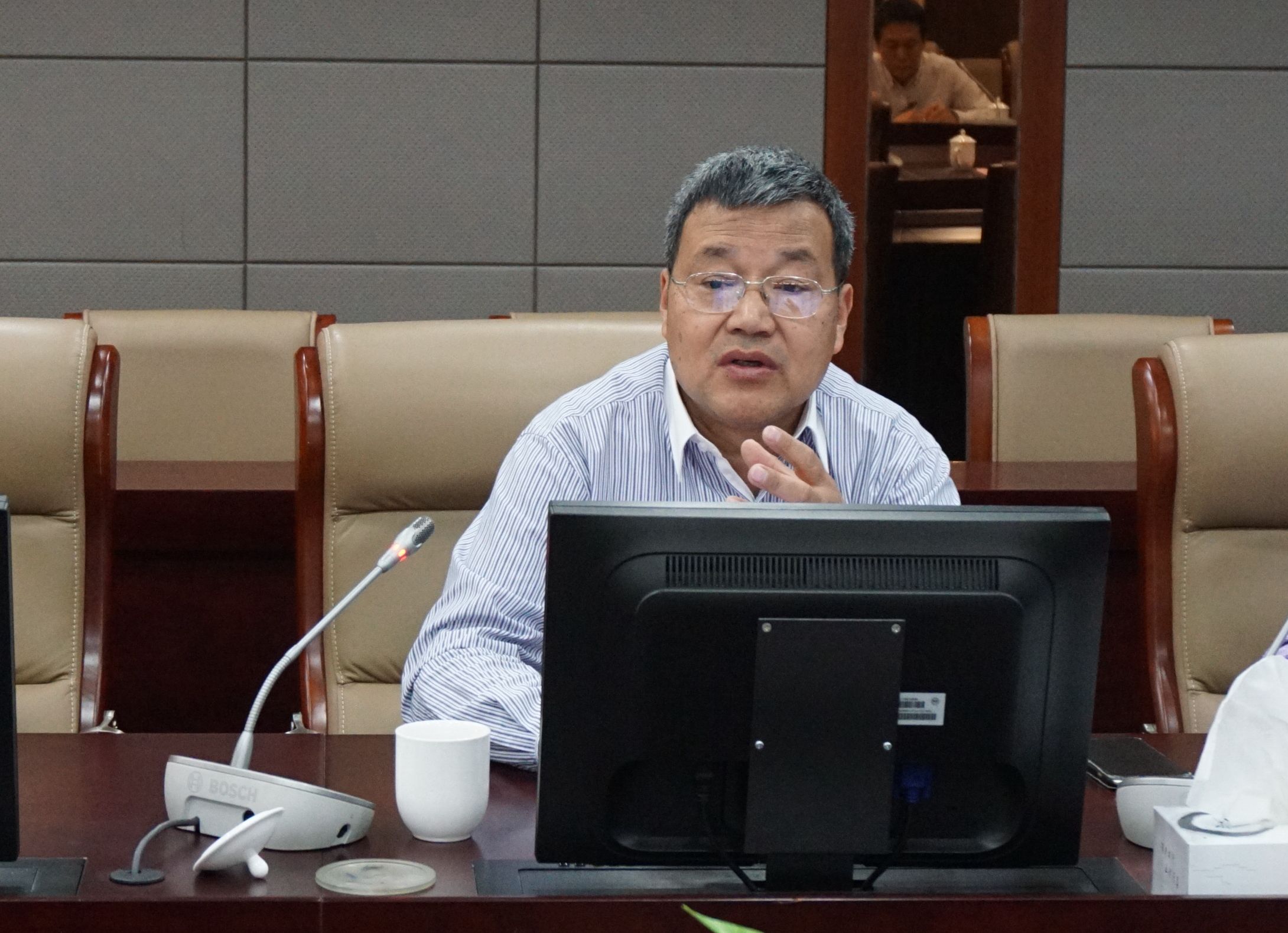纪志成副校长主持会议
