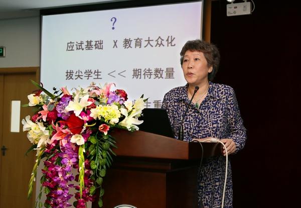 特聘教师代表王武教授作交流发言