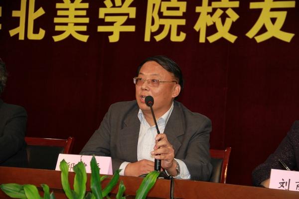校友会秘书长邱建平宣读《关于同意成立江南大学北美学院校友会的批复》，宣读并审议通过了校友会组织机构名单