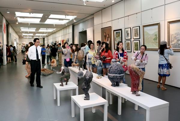 参观展览（二）