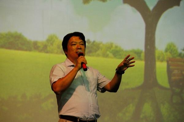 周鹏教授作报告