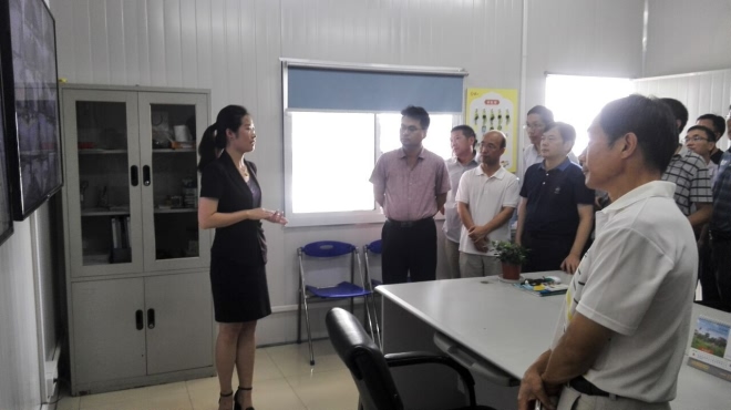 培训班学员考察校园小公交调度指挥中心