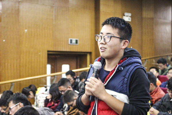 同学们踊跃提问
