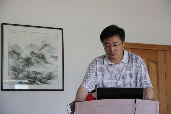 校党委副书记、副校长符惠明介绍学校概况