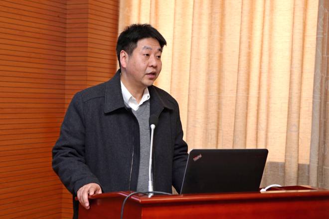 党委宣传部部长倪松涛主持发布会