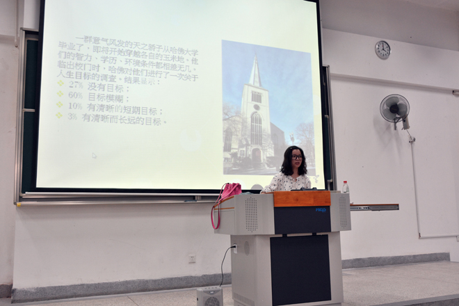 庄老师进行职业规划教育