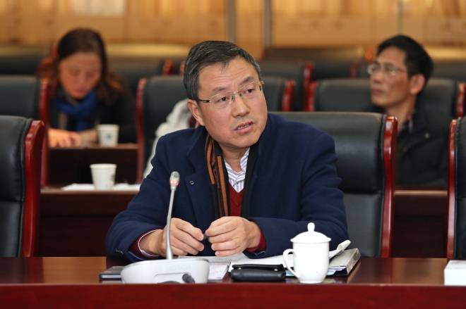 校党委书记武贵龙主持会议并讲话