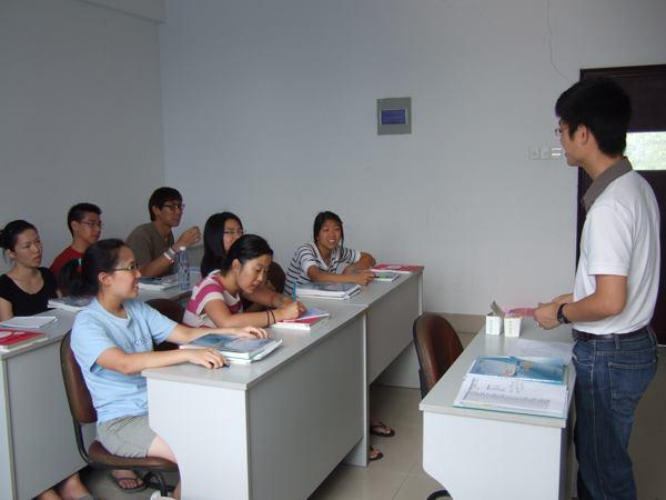 寻根之旅——美籍华人大学生中国文化夏令营在我校开营