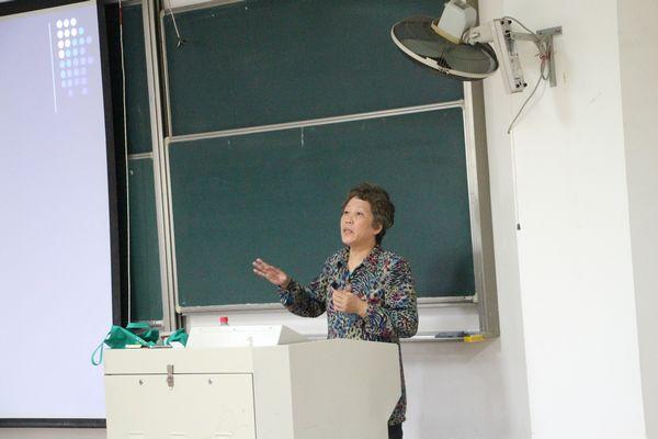 江南大学教育发展基金会理事长王武教授作报告