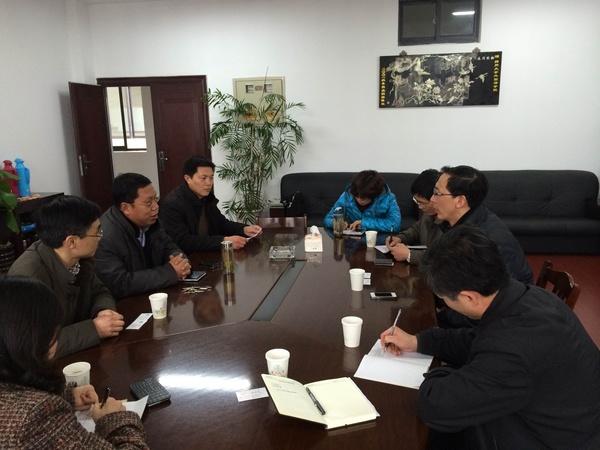 与扬州大学外国语学院副院长兼大学英语部主任于建华探讨大学英语改革