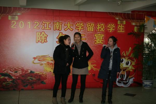 留校师生纷纷献上精彩文艺节目（一）