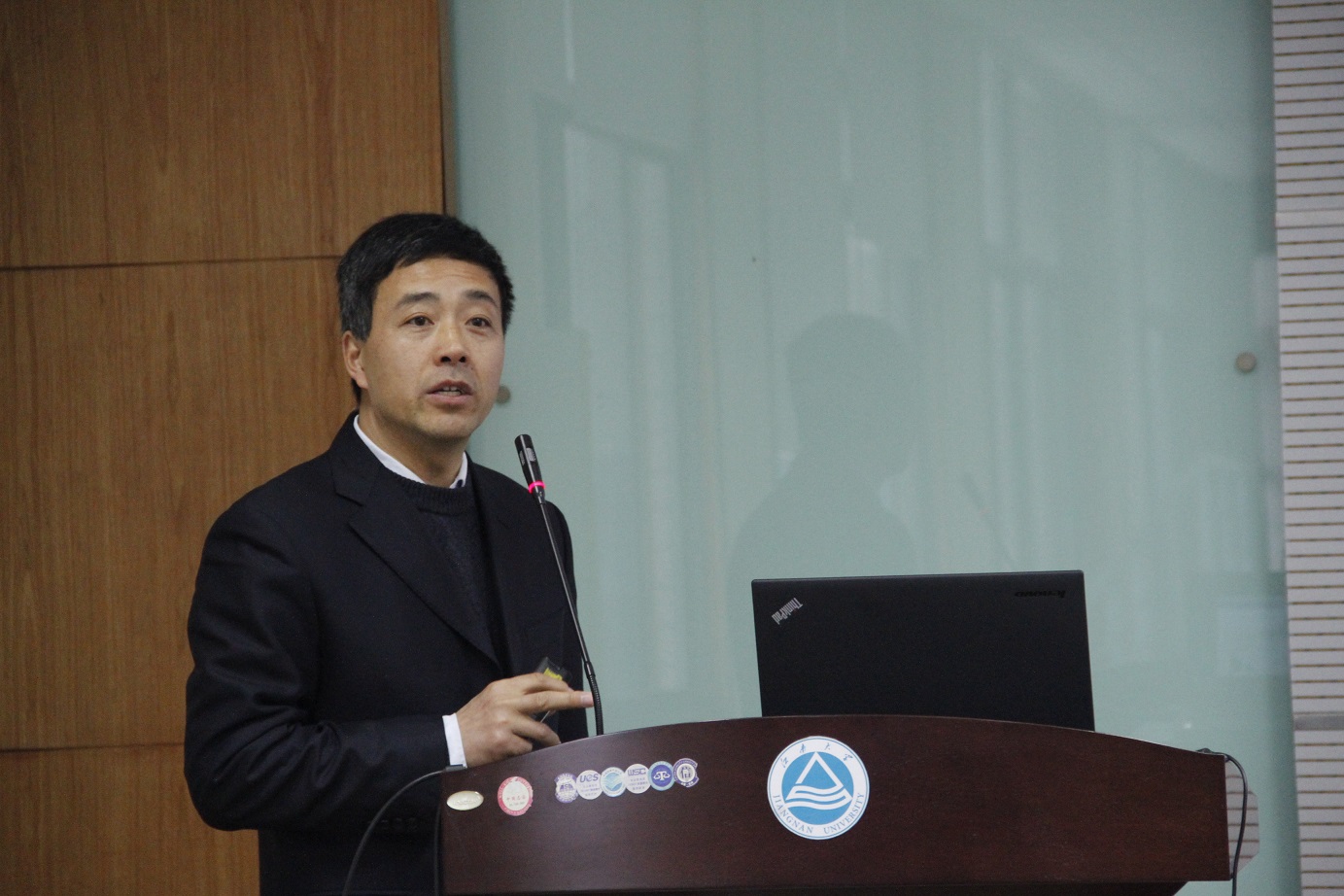 研究生院魏取福院长作报告