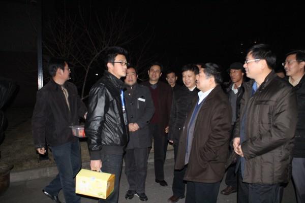 陈校长一行慰问校园工作人员和自修学生（一）