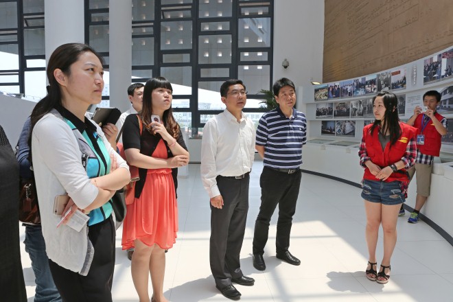 参观上海交通大学李政道图书馆