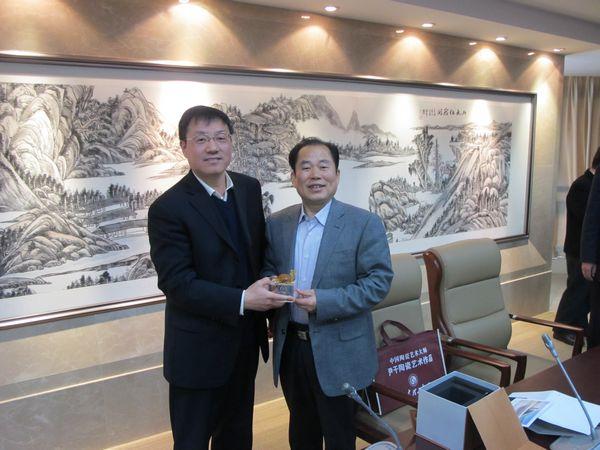 双方互赠礼品