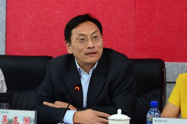 校长助理吴正国发言