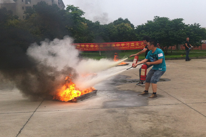 消防趣味运动会之灭火演练