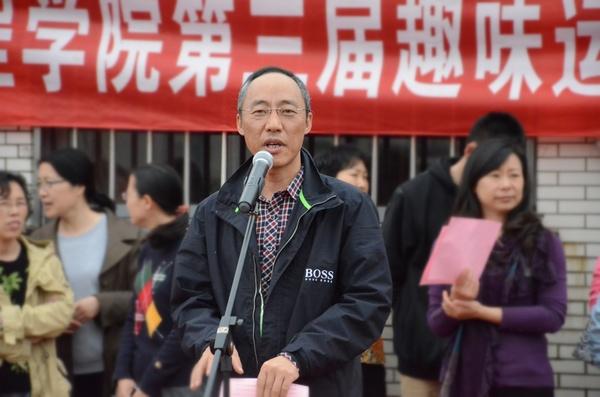 活动现场，学院领导致辞