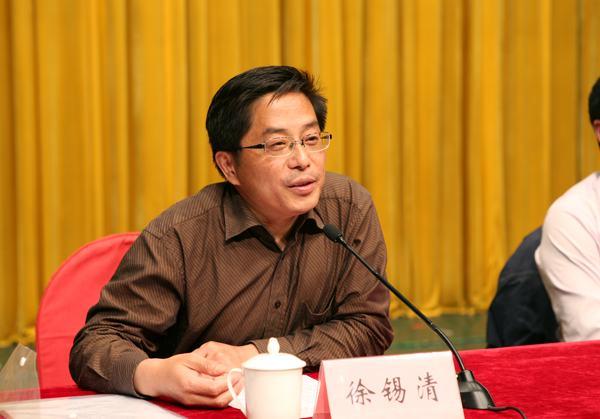 校党校专职副校长、组织部副部长徐锡清主持培训活动，并作专题讲座