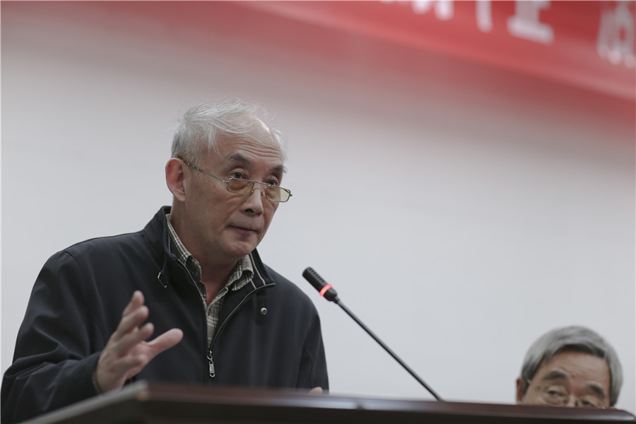 汤坚会长做会议交流