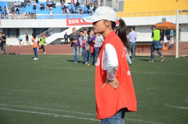 不畏烈日
