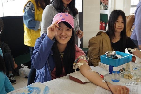 生工学子无偿献血让生命涌动