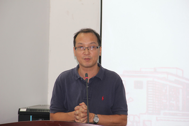 章兴鸣副院长汇报学院的发展情况