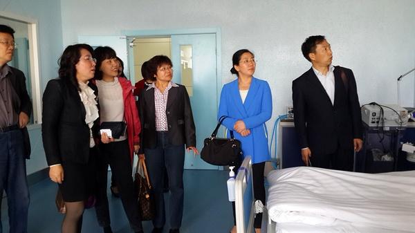 参观南中医护理学院国家教学实验示范中心